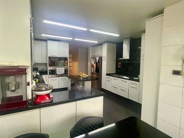 Dp.exclusivo,6 dorm.6 baños estar,4estacionamientos,jardines