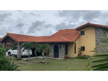 VENTA CASA ALTO BOQUETE
