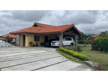 VENTA CASA ALTO BOQUETE
