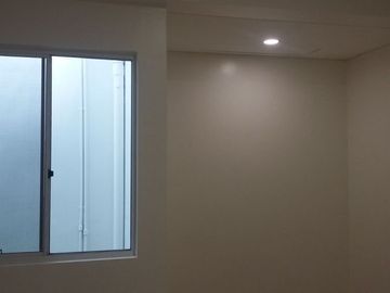 DILIMAN QUEZON CITY WITH 2-PARKING 3-BEDROOMS NEAR KALAYAAN