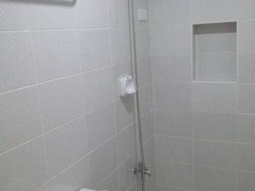 DILIMAN QUEZON CITY WITH 2-PARKING 3-BEDROOMS NEAR KALAYAAN