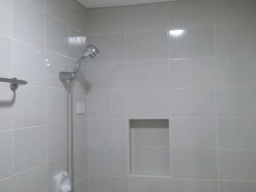 DILIMAN QUEZON CITY WITH 2-PARKING 3-BEDROOMS NEAR KALAYAAN
