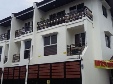 DILIMAN QUEZON CITY WITH 2-PARKING 3-BEDROOMS NEAR KALAYAAN