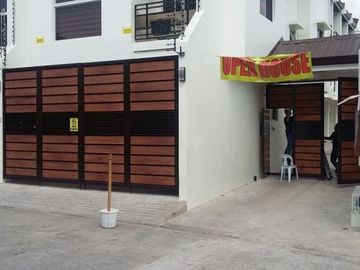 DILIMAN QUEZON CITY WITH 2-PARKING 3-BEDROOMS NEAR KALAYAAN