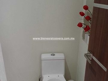 CASA EN VENTA EN SAN JUAN DEL RIO EN LOMAS DE SAN JUAN MIRNA