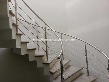 CASA EN VENTA EN SAN JUAN DEL RIO EN LOMAS DE SAN JUAN MIRNA