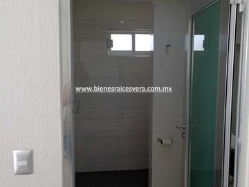 CASA EN VENTA EN SAN JUAN DEL RIO EN LOMAS DE SAN JUAN MIRNA