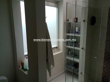 CASA EN VENTA EN SAN JUAN DEL RIO EN LOMAS DE SAN JUAN MIRNA