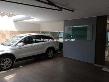 CASA EN VENTA EN SAN JUAN DEL RIO EN LOMAS DE SAN JUAN MIRNA