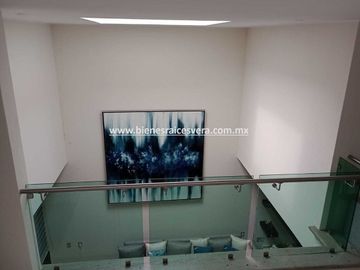 CASA EN VENTA EN SAN JUAN DEL RIO EN LOMAS DE SAN JUAN MIRNA