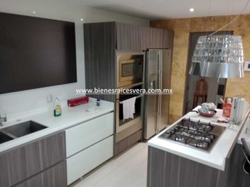 CASA EN VENTA EN SAN JUAN DEL RIO EN LOMAS DE SAN JUAN MIRNA