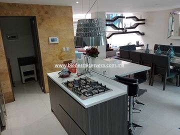 CASA EN VENTA EN SAN JUAN DEL RIO EN LOMAS DE SAN JUAN MIRNA