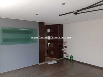 CASA EN VENTA EN SAN JUAN DEL RIO EN LOMAS DE SAN JUAN MIRNA