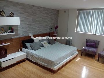 CASA EN VENTA EN SAN JUAN DEL RIO EN LOMAS DE SAN JUAN MIRNA