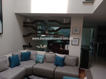 CASA EN VENTA EN SAN JUAN DEL RIO EN LOMAS DE SAN JUAN MIRNA
