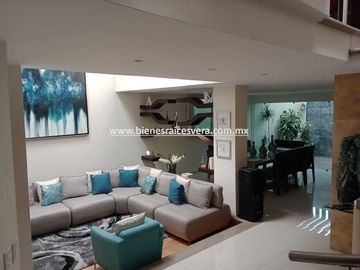 CASA EN VENTA EN SAN JUAN DEL RIO EN LOMAS DE SAN JUAN MIRNA