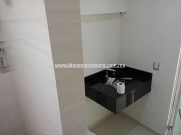 CASA EN VENTA EN SAN JUAN DEL RIO EN LOMAS DE SAN JUAN MIRNA