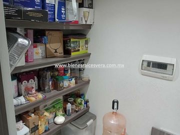 CASA EN VENTA EN SAN JUAN DEL RIO EN LOMAS DE SAN JUAN MIRNA