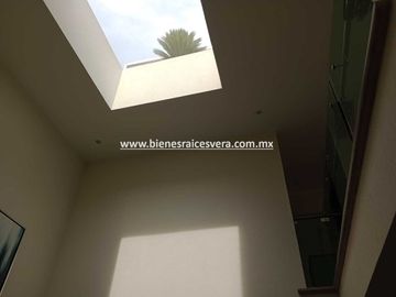 CASA EN VENTA EN SAN JUAN DEL RIO EN LOMAS DE SAN JUAN MIRNA