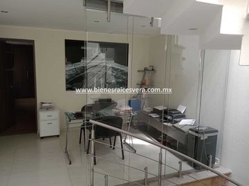 CASA EN VENTA EN SAN JUAN DEL RIO EN LOMAS DE SAN JUAN MIRNA