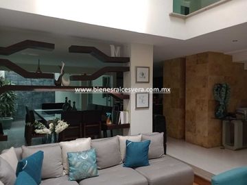CASA EN VENTA EN SAN JUAN DEL RIO EN LOMAS DE SAN JUAN MIRNA