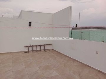 CASA EN VENTA EN SAN JUAN DEL RIO EN LOMAS DE SAN JUAN MIRNA