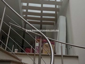 CASA EN VENTA EN SAN JUAN DEL RIO EN LOMAS DE SAN JUAN MIRNA