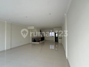 Ruko 4 Lantai Luas dan di Pusat Gading Serpong