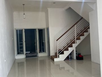 Rumah Siap Huni, Bersih & Rapi Meadow Green, Lippo Cikarang
