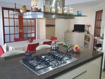 CHALET 6 AMB CON PARQUE Y PILETA