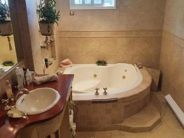 CHALET 6 AMB CON PARQUE Y PILETA