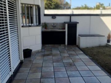 CHALET 6 AMB CON PARQUE Y PILETA
