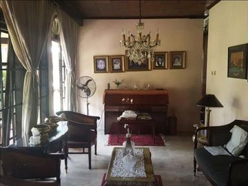 Rumah Hoek 1,5 Lantai di Pondok Indah Jakarta Selatan
