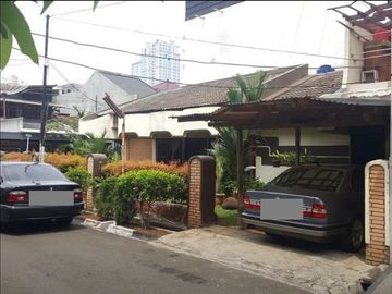 Rumah Hoek 1,5 Lantai di Pondok Indah Jakarta Selatan