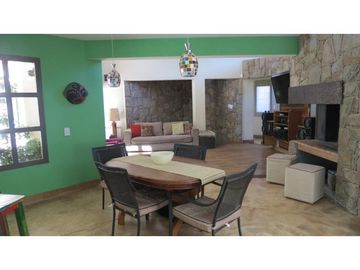 VENDE CASA EN CHACRAS DE CORIA - CALLEJON PRIVADO