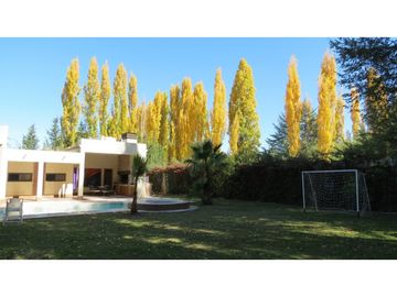VENDE CASA EN CHACRAS DE CORIA - CALLEJON PRIVADO