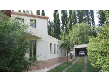 VENDE CASA EN CHACRAS DE CORIA - CALLEJON PRIVADO