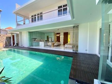 Villa Baru style Modern dekat Pantai Double Six Seminyak