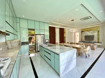 Villa Baru style Modern dekat Pantai Double Six Seminyak