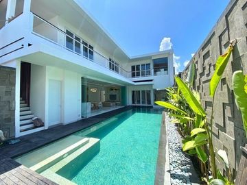 Villa Baru style Modern dekat Pantai Double Six Seminyak