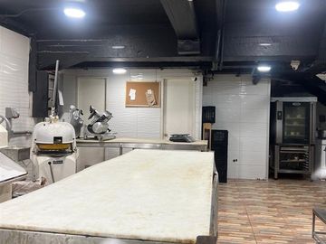 DERECHO DE LLAVES DE PANADERÍA CON FÁBRICA IMPONENTE. ÑUÑOA.