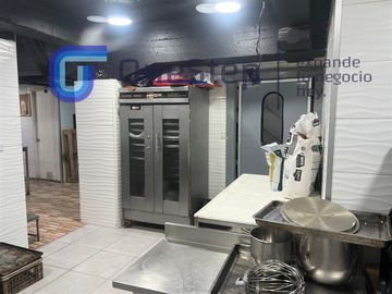 DERECHO DE LLAVES DE PANADERÍA CON FÁBRICA IMPONENTE. ÑUÑOA.