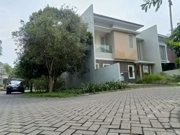 Rumah 2 lantai di Perum Greenwood (alam hijau) citraland surabaya*