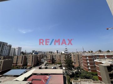 Ubicado en la mejor zona de Surquillo, en calle Las Palomas, este moderno y cómodo departamento te ofrece la ubicación perfecta: al límite con San Isi