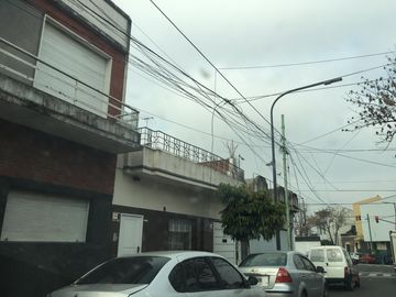 CASA LOTE PROPIO P/3 FAMILIAS C/GARAGE CUBIERTO LAUTARO AL 900