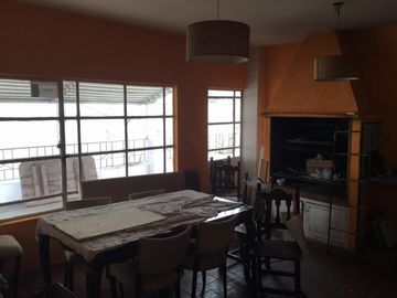 CASA LOTE PROPIO P/3 FAMILIAS C/GARAGE CUBIERTO LAUTARO AL 900