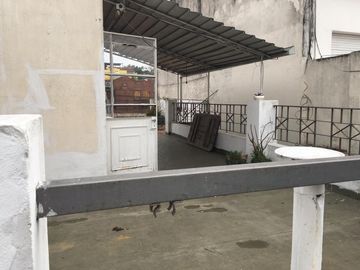 CASA LOTE PROPIO P/3 FAMILIAS C/GARAGE CUBIERTO LAUTARO AL 900