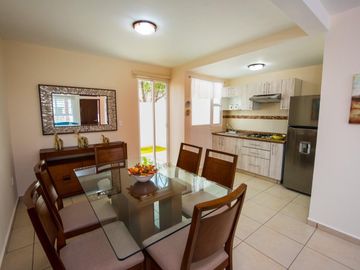 Casa con Alberca en condominio