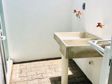 Casa con Alberca en condominio