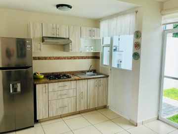 Casa con Alberca en condominio
